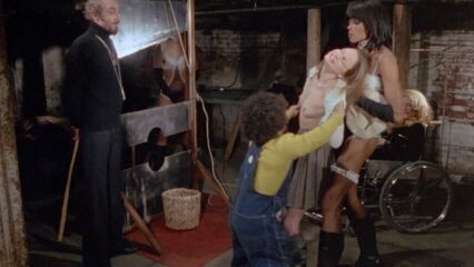 Кровососущие уроды | The Incredible Torture Show (1976)