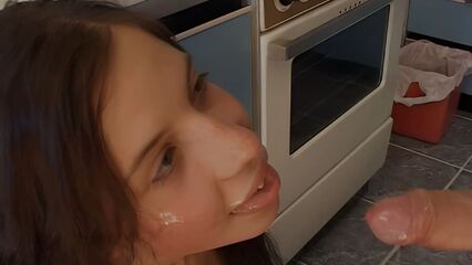 Напоил худую 18-летнюю подругу для анального секса