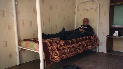 18-ти летняя Карина отсосала у взрослого мужика