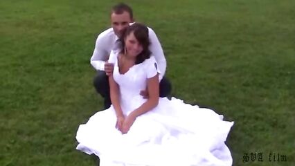 Русскую молодую невесту отодрали жених и гости