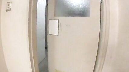 Японская студентка нассала в рот физруку