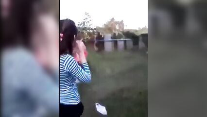 Секс приколы: С девушки снимают полотенце после душа