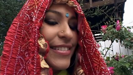 Волосатые индийские домохозяйки — индийский ретро порнофильм