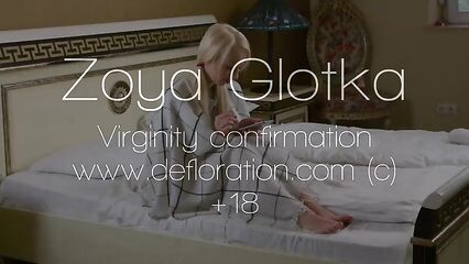 Зоя Глотка: Демонстрация девственной плевы на видео камеру крупным планом