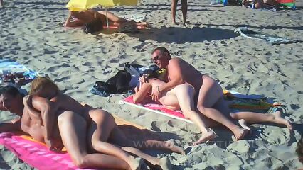 Групповые порно оргии нудистов на пляже: Секс в дюнах 7