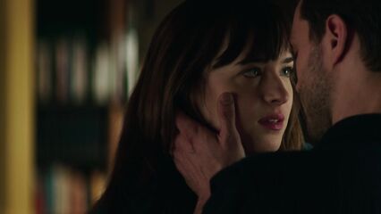 На пятьдесят оттенков темнее (Расширенная версия)