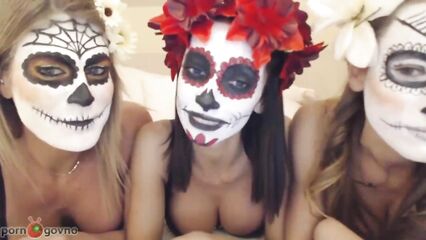 Еще не знаете как разукрасить себя? Макияж на Хэллоуин для девушек