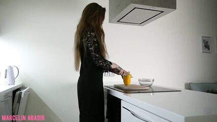 Скушала сперму после анального секса на кухне