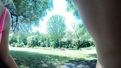 Публичное порно видео в анал в парковой зоне на лавочке