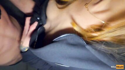 Молодая девушка отдалась раком в подъезде до спермы во рту