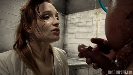 Безжалостное чудовище трахает в анал своего создателя