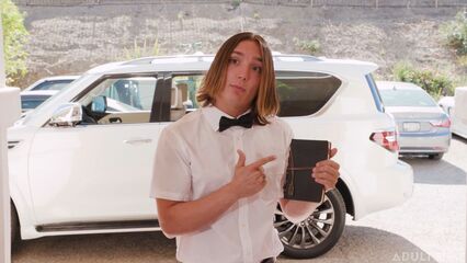 Молодой парень нарвался на секс с пятью горячими милфами