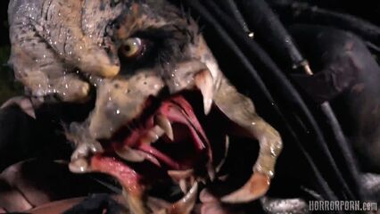 Порно фильм 14: Хищник-охотник за членами (2021)